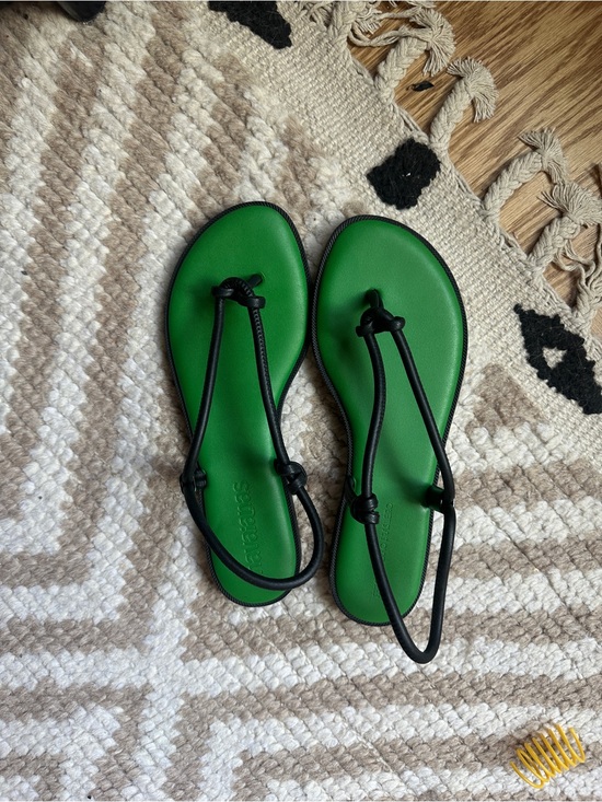 Havaianas Shoes - havaianas black and green wraparound flip flops sz 8